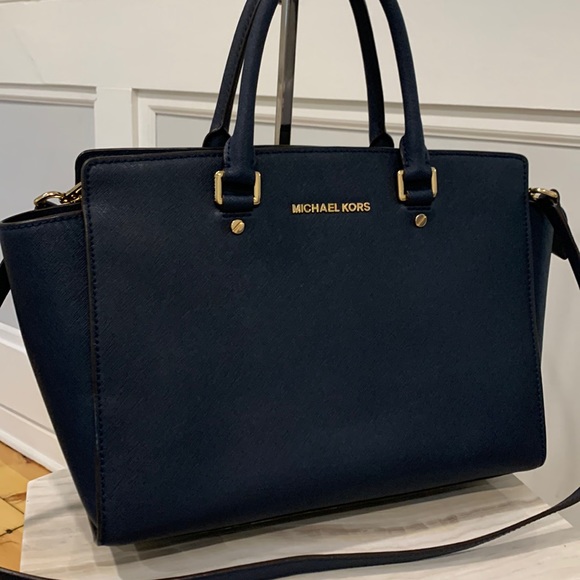 Michael Kors Handbags - Michael Kors Navy Leather Tote/Crossbody EUC